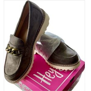 Corky's Literally Light Grey Faux Suede Chain Loafers size 7